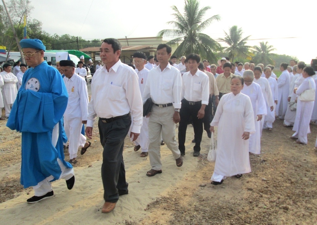 Các tín đồ Cao Đài ở huyện Dương Minh Châu đang giữ vững và phát huy truyền thống tốt đẹp giữa đạo và đời.