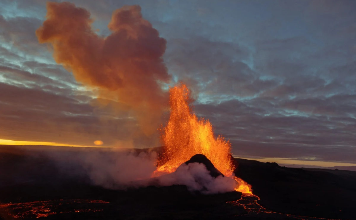 IcelandNúi lửa Fagradalsfjall của Iceland phun trào vào năm 2021. Riten Dharia, người đã chụp cảnh trên Bán đảo Reykjanes, cho biết dòng dung nham kéo dài sáu tháng bao phủ cảnh quan xung quanh bằng lớp đá đen cứng là “một cuộc triển lãm về sức mạnh nguyên sơ và tuyệt vời của tự nhiên”.