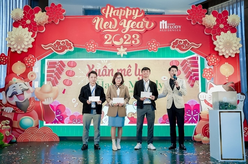 Với tinh thần “Làm hết sức, chơi hết mình”, đội ngũ chuyên viên kinh doanh của Hanoi Melody Residences đã thành công chinh phục nhiều trò chơi, giành về những phần thưởng giá trị.