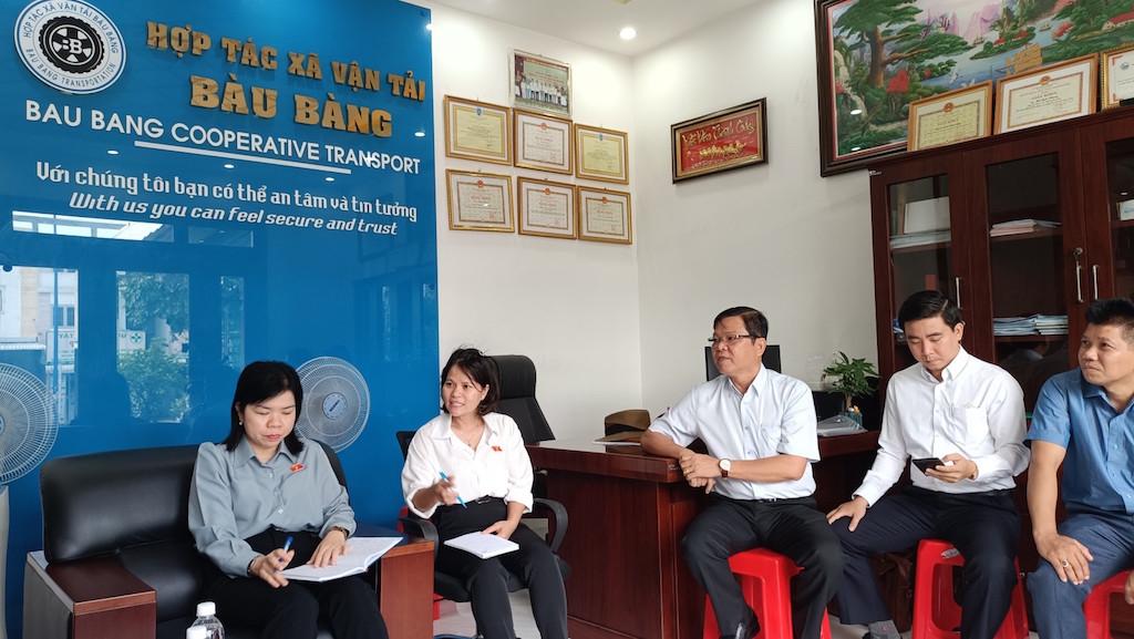 Nhờ nỗ lực vượt khó, đến nay HTX vận tải Bàu Bàng đã có 50 đầu xe, khách hàng tìm đến ngày càng nhiều.