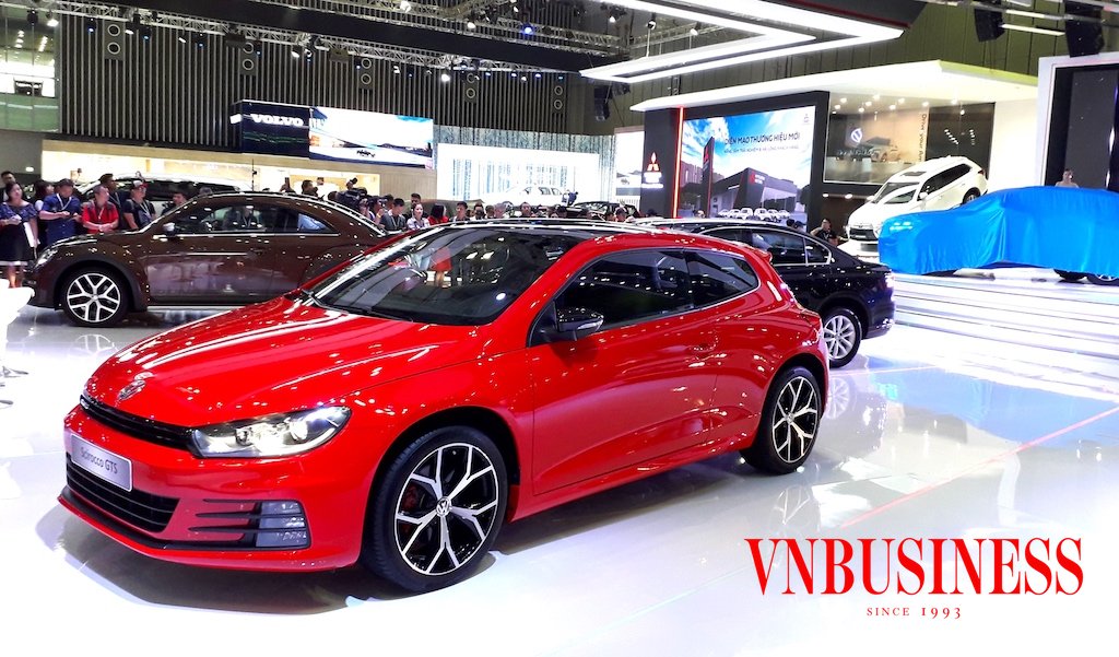 Kiến nghị giảm 50% phí trước bạ dành cho ô tô NK được cho là chỉ có lợi cho những DN trực tiếp NK ô tô, còn thực tế không có lợi cho nhóm cộng đồng hưởng thụ.