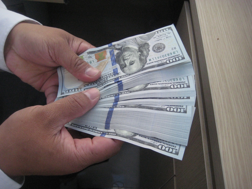 Các doanh nghiệp có vốn đầu tư nước ngoài kiến nghị Ngân hàng Nhà nước bỏ trần lãi suất huy động USD để đảm bảo môi trường cạnh tranh.