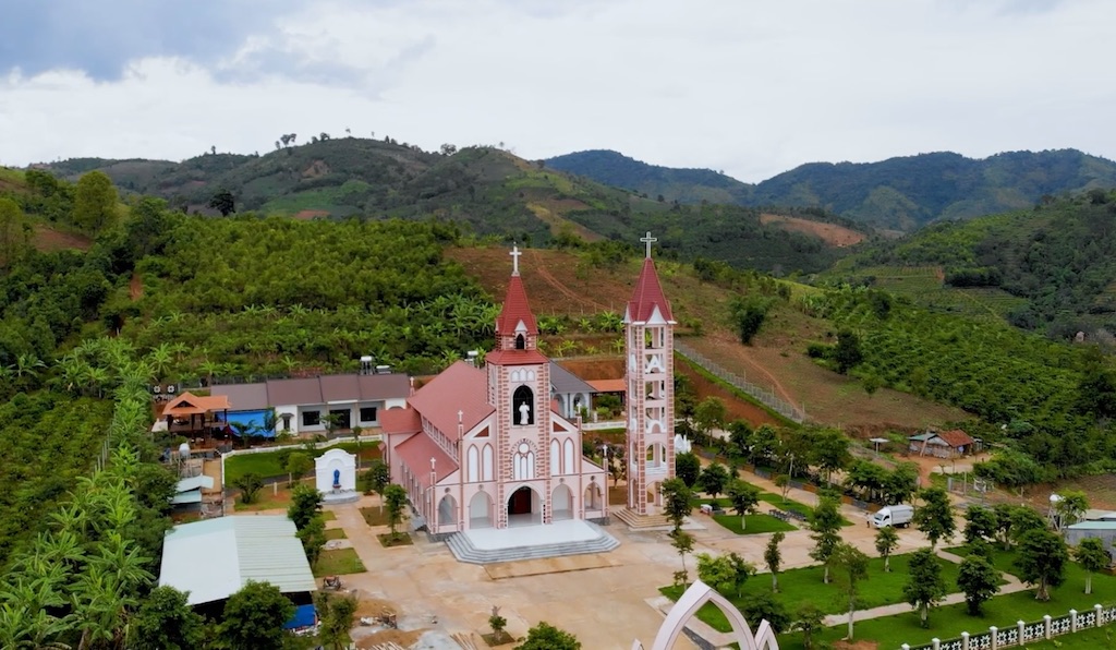 Với sự chung tay của các giáo dân khi thực hiện hiệu quả các mô hình, phong trào bảo vệ an ninh trật tự đã mang lại bình yên cho các xứ đạo ở huyện Đăk Hà.