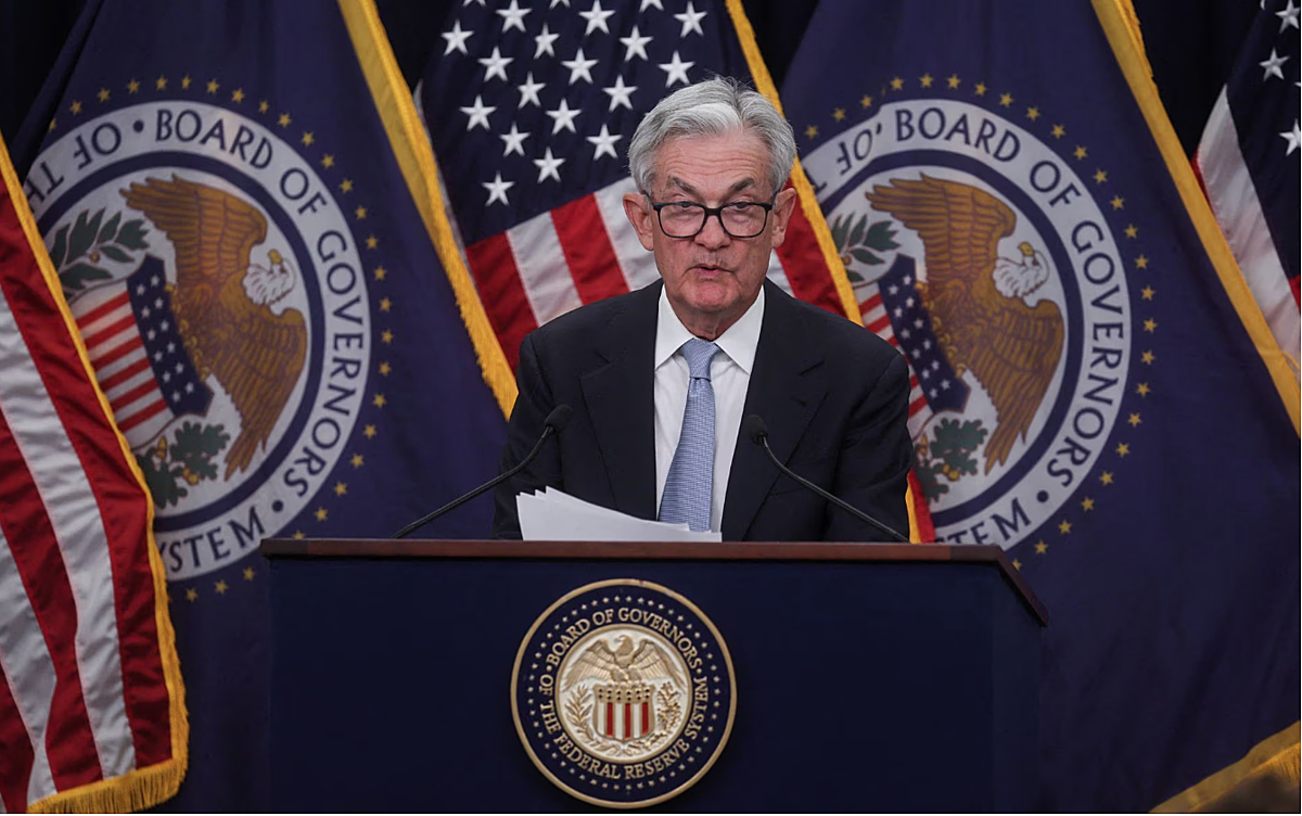 Fed đã tăng lãi suất 8 lần trong năm qua và việc cắt giảm rất được mong đợi nhằm cân bằng nguy cơ lạm phát tràn lan với mối đe dọa bất ổn trong hệ thống ngân hàng. Ảnh: Reuters