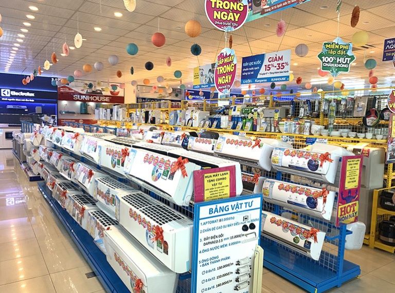 Nhiều siêu thị điện máy giảm giá, khuyến mại mặt hàng máy lạnh, tủ lạnh... lên đến 50%.