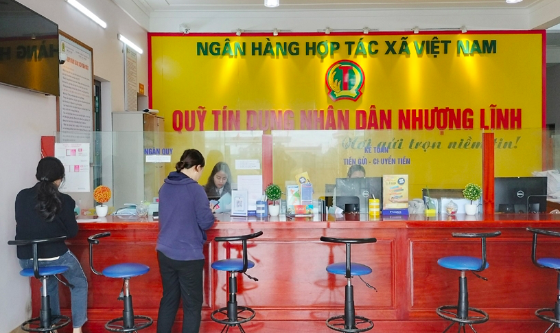 Người dân đến giao dịch tại Quỹ TDND liên xã Nhượng Lĩnh - Hà Tĩnh. (Ảnh: BHT)