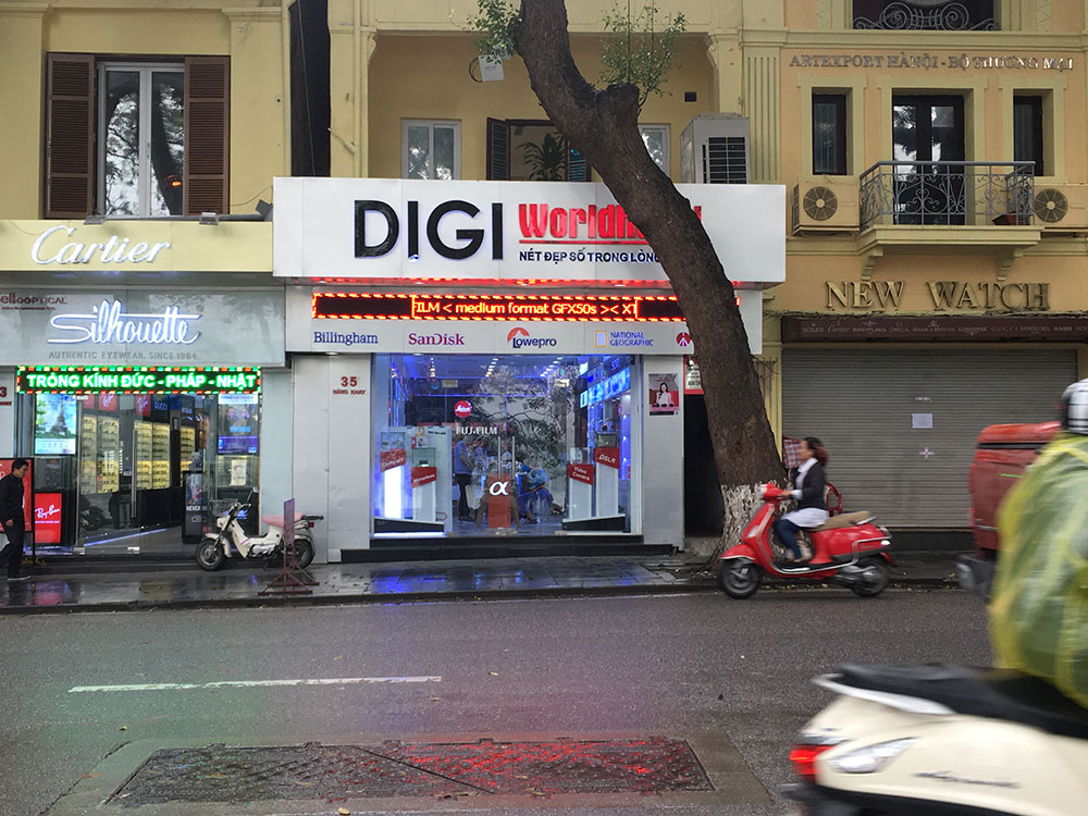 Cổ phiếu DGW đang trôi về vùng đáy 21 tháng.