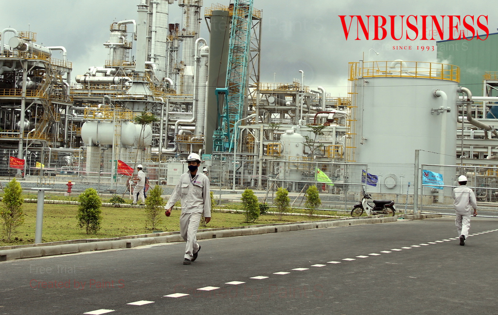 Các DN hóa chất trong nước đang đối mặt với những khó khăn ở phía trước từ nhu cầu suy yếu, xuất khẩu chững lại cho đến chi phí tăng, giá bán giảm.