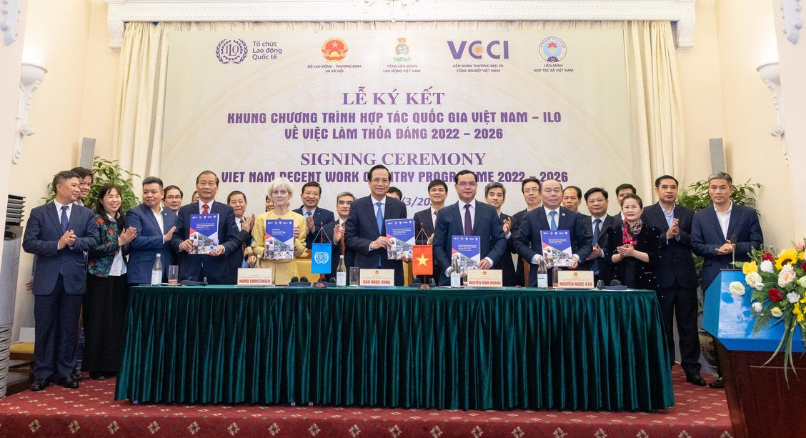 Khung Chương trình mới đưa ra khuôn khổ hợp tác giữa Tổ chức Lao động Quốc tế (ILO) và các đối tác tại Việt Nam cho tới năm 2026 với mục tiêu hướng tới việc làm thỏa đáng và bền vững cho tất cả mọi người. Ảnh ILO