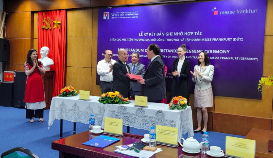 Cục Xúc tiến thương mại (Bộ Công Thương) và Tập đoàn Messe Frankfurt (Đức) ký kết Biên bản ghi nhớ về tăng cường hợp tác trong hoạt động xúc tiến thương mại.
