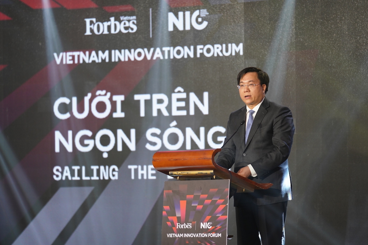 Thứ trưởng Bộ KH&ĐT Trần Duy Đông phát biểu tại Diễn đàn Đổi mới sáng tạo Việt Nam với chủ đề “cưỡi trên ngọn sóng số”.