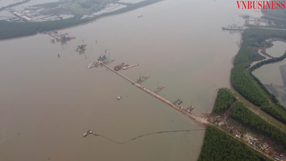 Cầu Bến Rừng kết cấu vĩnh cửu vượt sông Đá Bạch với chiều dài cầu 1.865,3m.