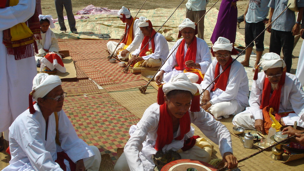 Các chức sắc tôn giáo của đồng bào người Chăm ở Ninh Thuận có có những đóng góp quan trọng trong việc giữ gìn an ninh trật tự ở địa phương.