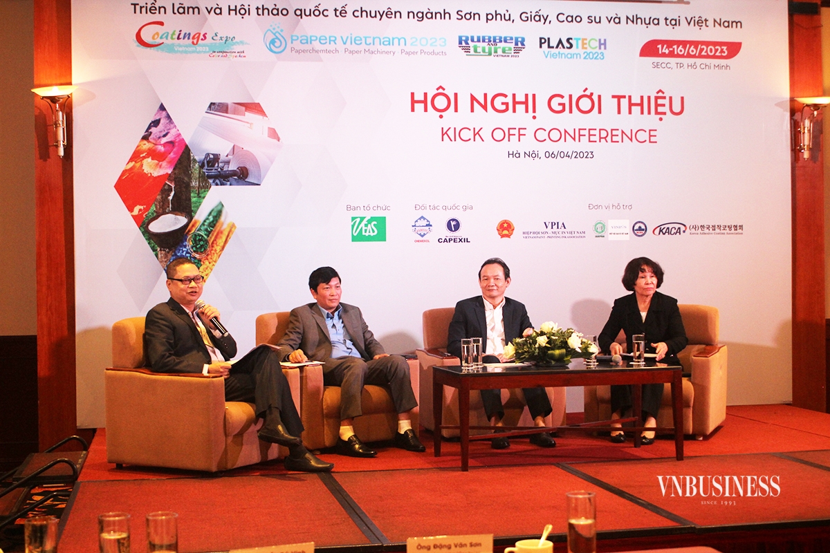 Đại diện sở, ngành, hiệp hội tham gia tọa đàm kết nối giá trị hướng đến phát triển bền vững ngành sơn, giấy, nhựa, cao su.