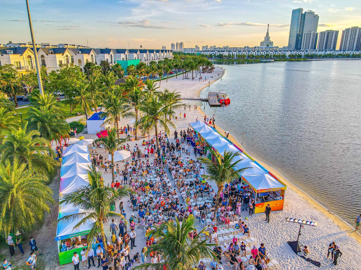 Thu hút hàng triệu lượt khách du lịch vào mùa hè, “Quận Ocean” thắp sáng bầu trời phía Đông Thủ đô bằng những lễ hội náo nhiệt đầy màu sắc.