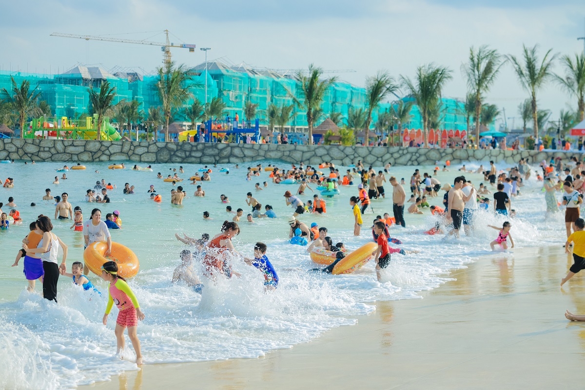 Mega Complex Vinhomes có thị trường tiêu thụ rộng lớn với hàng triệu người ở khu Đông Thủ đô.