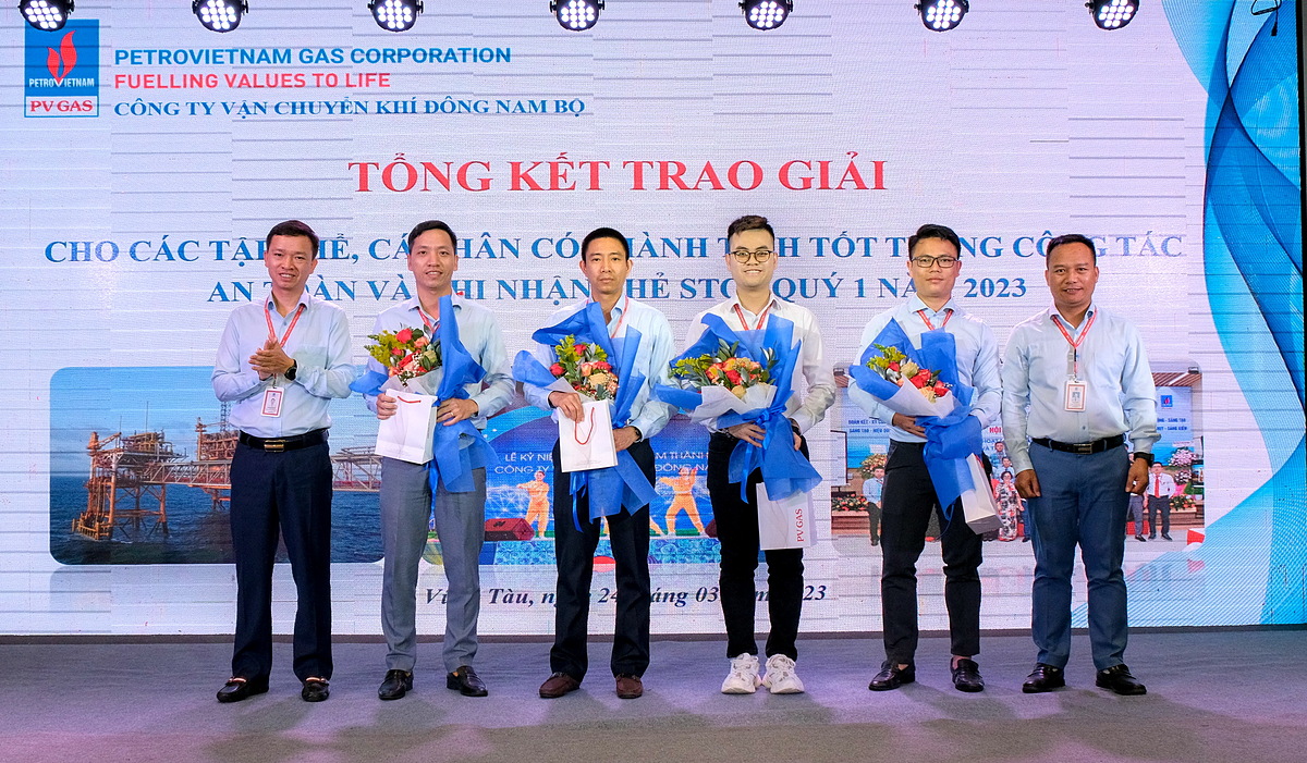 KĐN tổ chức khen thưởng để ghi nhận và biểu dương các cá nhân, tập thể có thành tích đóng góp quan trọng trong công tác ATSKMT trong năm 2022 và 3 tháng đầu năm 2023.