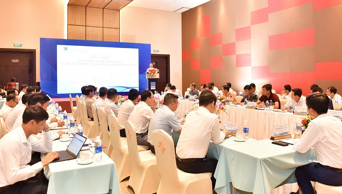 “Hội nghị khách hàng sử dụng Dịch vụ cảng và công tác phối hợp tại Kho Cảng PV GAS Vũng Tàu năm 2023”đánh giá quá trình cung cấp dịch vụ cảng, công tác phối hợp và tiềm năng phát triển khai thác dịch vụ tại Kho Cảng PV GAS Vũng Tàu.