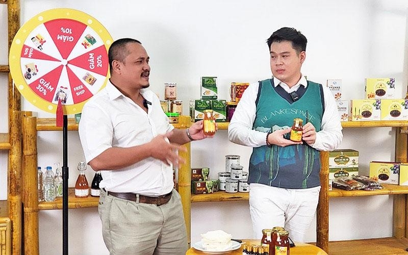 Livestream bán hàng thông qua người có tầm ảnh hưởng cần được chuẩn bị bài bản, tránh gây tác dụng ngược cho HTX (Ảnh minh họa: Int)