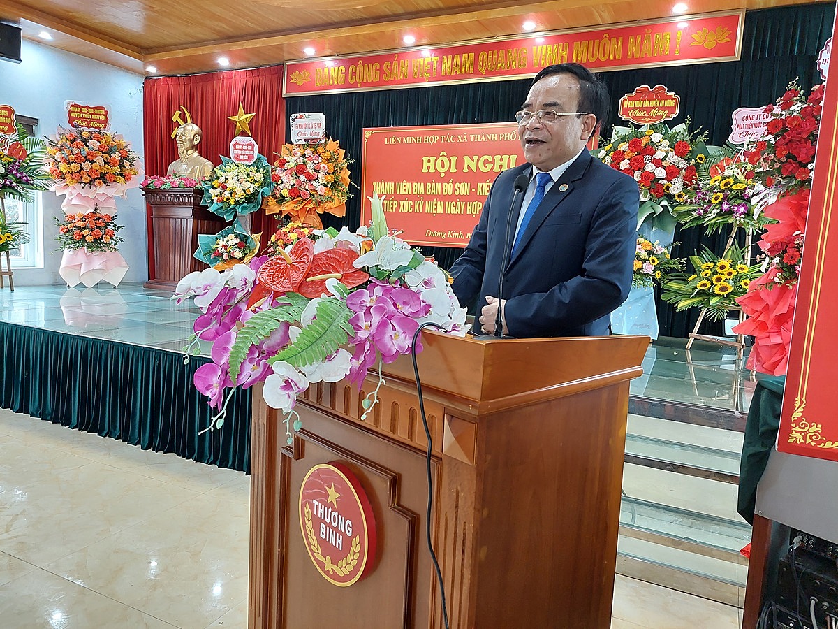 Ông Ngô Ngọc Khánh - Chủ tịch Liên minh HTX TP Hải Phòng tiếp thu các ý kiến chỉ đạo của lãnh đạo Liên minh HTX Việt Nam.