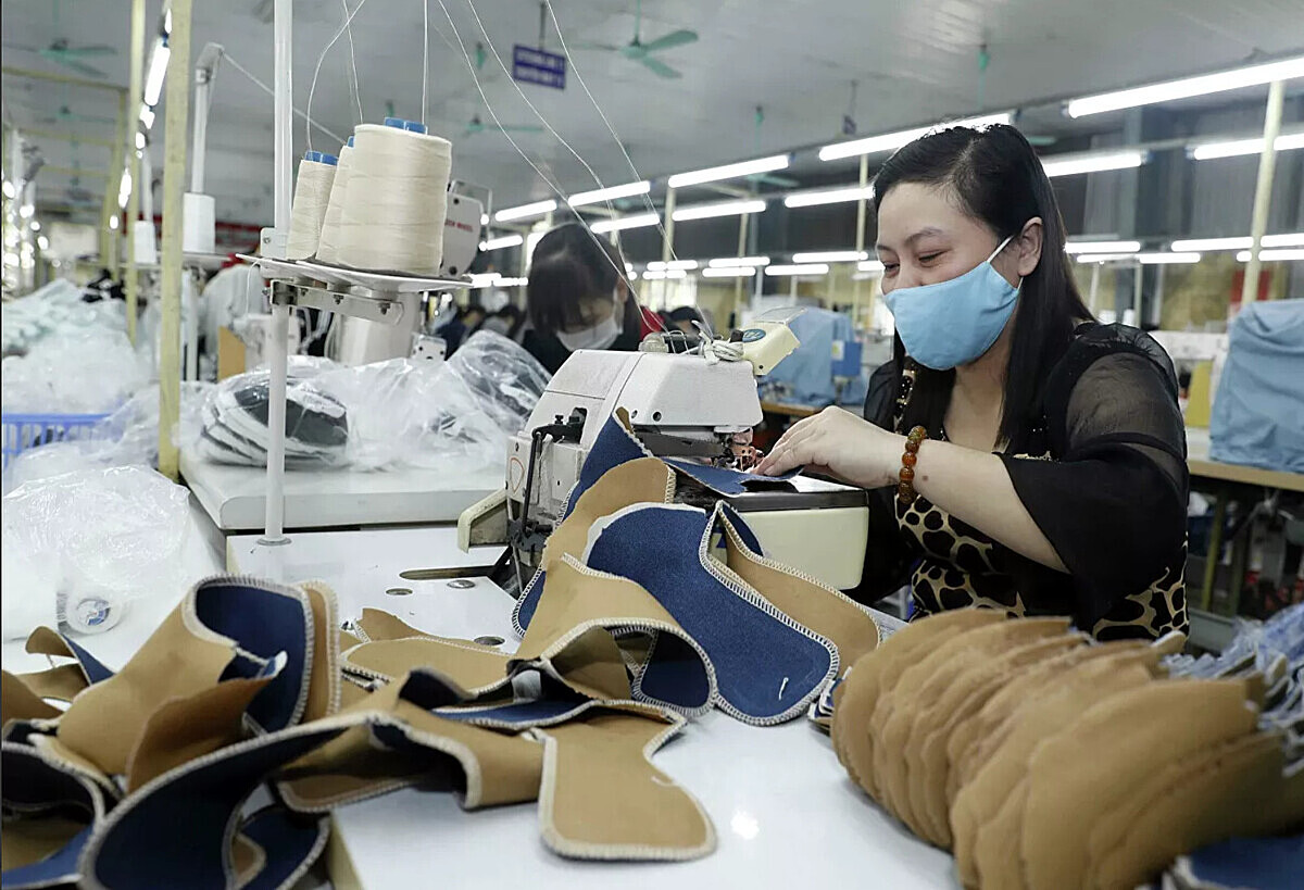 Việt Nam là một trong những trung tâm gia công sản xuất giày dép hàng đầu thế giới.