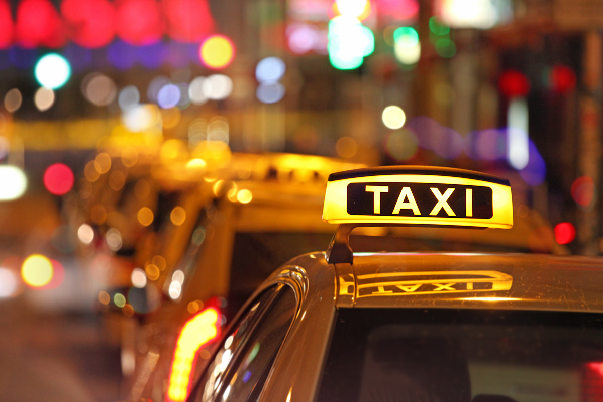 Dịch vụ taxi có nhiều đặc điểm riêng mà hệ thống xe điện hiện nay chưa đáp ứng được.