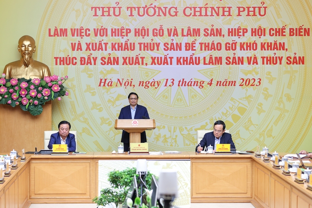 Thủ tướng Phạm Minh Chính chủ trì Hội nghị tháo gỡ khó khăn, thúc đẩy sản xuất, xuất khẩu lâm sản và thủy sản (Ảnh: VGP).