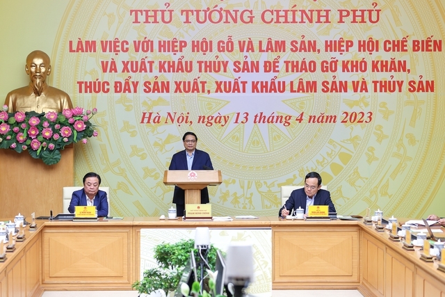 Thủ tướng Phạm Minh Chính chủ trì Hội nghị tháo gỡ khó khăn, thúc đẩy sản xuất, xuất khẩu lâm sản và thủy sản (Ảnh: VGP).