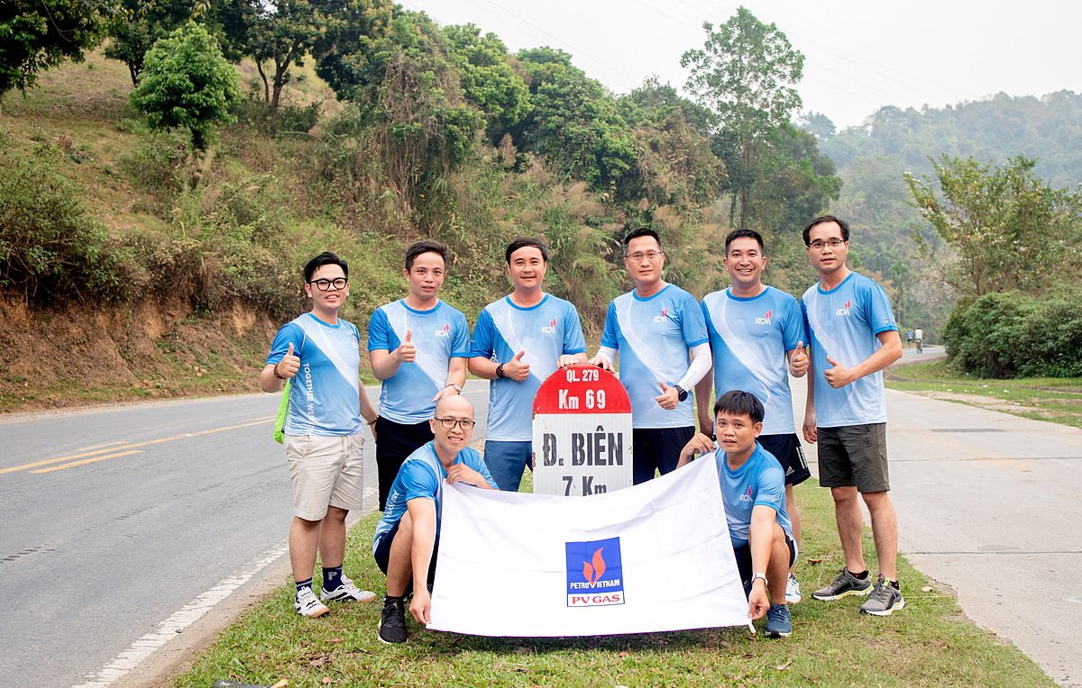 Khóa tập huấn tham gia chạy việt dã 5km trên cung đường đẹp nhất thành phố Điện Biên Phủ.