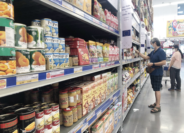 62% người tiêu dùng có xu hướng giảm tiêu thụ các mặt hàng không thiết yếu.