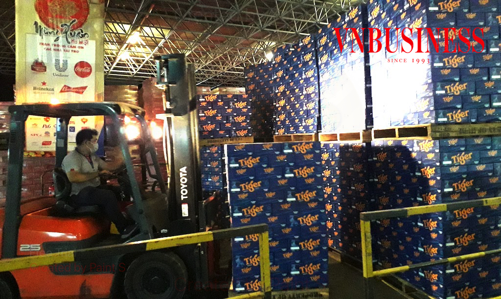 Đề xuất đánh thuế hỗn hợp đối với rượu bia và theo hướng tăng thuế đối với mặt hàng này.