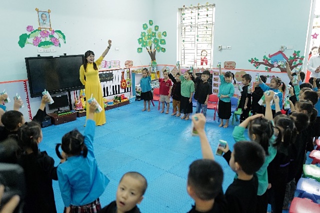 Với sự đồng hành của Quỹ sữa, “giờ uống sữa” từ nay sẽ trở thành một hoạt động hàng ngày của các bé mỗi ngày khi đến lớp.