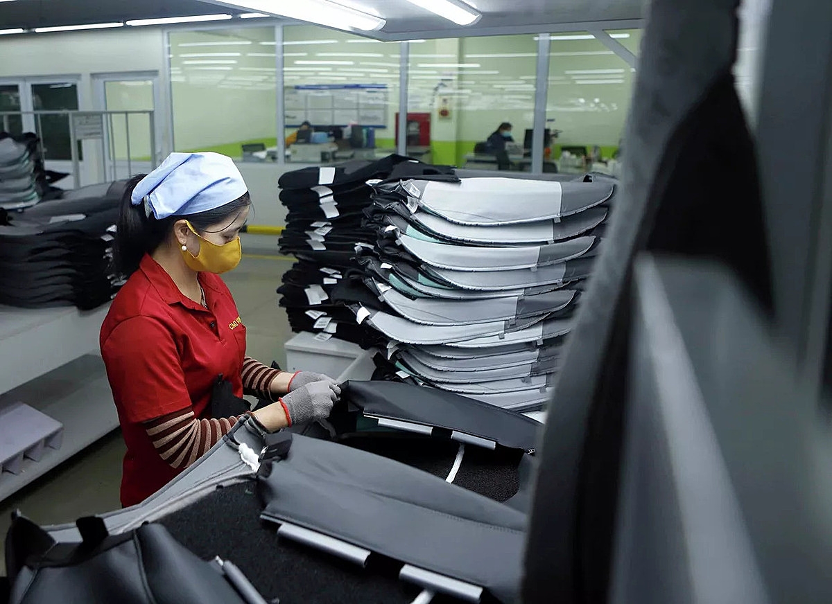 Công nhân Công ty Cellmech International Vina, Khu công nghiệp Khai Quang.