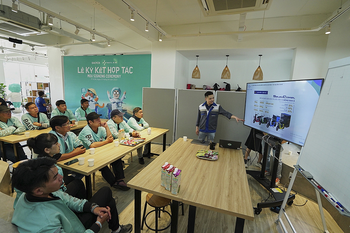 Công tác chuẩn bị, hướng dẫn, và đào tạo đội ngũ tài xế trong dịch vụ giao vận và sử dụng xe.