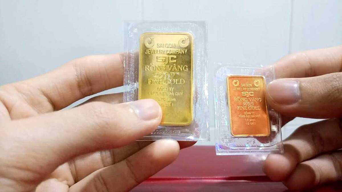 Giá vàng SJC biến động trái chiều, duy trì giao dịch quanh 67 triệu đồng/lượng. (Ảnh: Int)