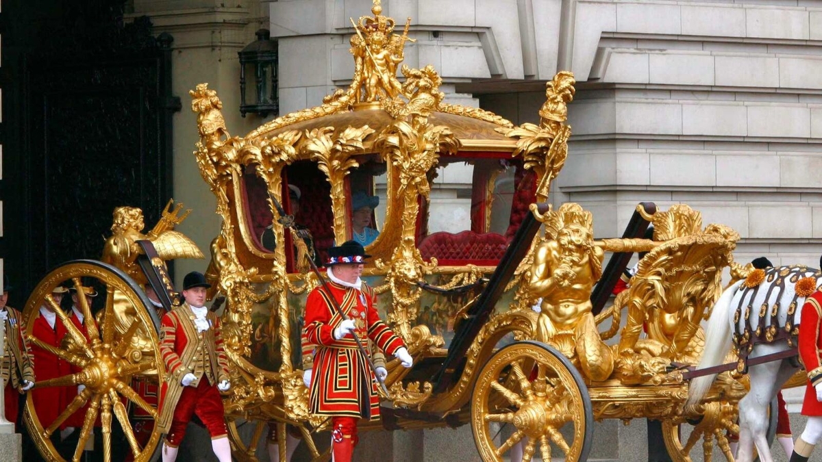 Chiếc Gold State Coach nặng 4 tấn.