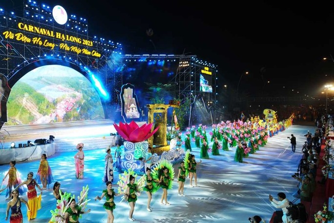 Carnaval Hạ Long là một trong những sự kiện trong chuỗi các hoạt động của mùa du lịch Hè, tưng bừng và sôi động để chào đón du khách trong kỳ nghỉ lễ Giỗ Tổ Hùng Vương, 30-4, 1-5 và hướng tới chào mừng kỷ niệm 60 năm thành lập tỉnh Quảng Ninh, 30 năm ngày thị xã Hồng Gai trở thành TP Hạ Long.