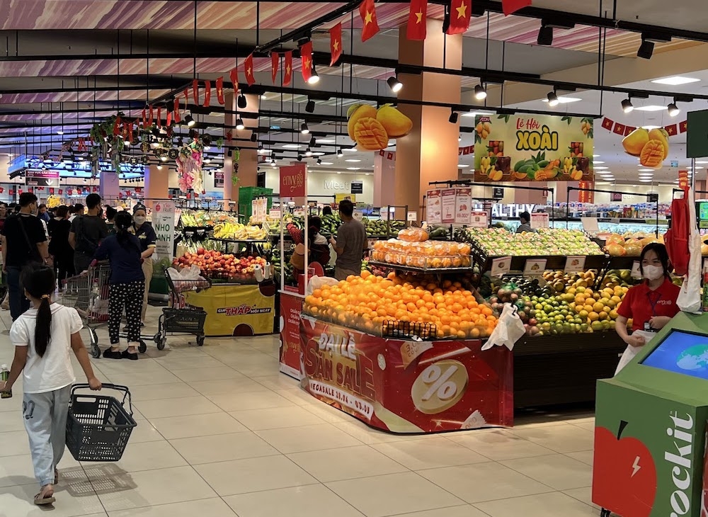 Lượng khách đến siêu thị Aeon Long Biên (Hà Nội) trong 5 ngày nghỉ lễ tăng hơn ngày thường, nhưng sức mua không như kỳ vọng.