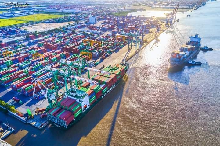 Một góc cảng container Đình Vũ Lạch Huyện.