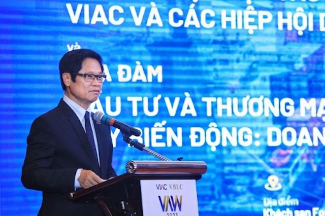 TS. Vũ Tiến Lộc chia sẻ khó khăn mà các doanh nghiệp đang gặp phải.