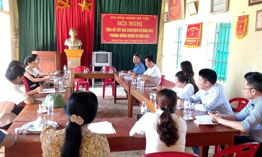 Đoàn công tác khảo sát tại HTX Nông nghiệp Hợp Tiến, Nình Bình.