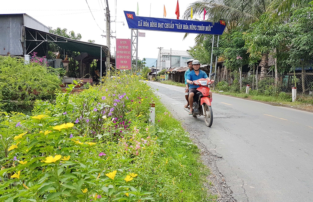 Với sự chung sức của các tín đồ Phật giáo Hòa Hảo đã giúp xã Hòa Bình đạt chuẩn “Xã nông thôn mới” năm 2022.