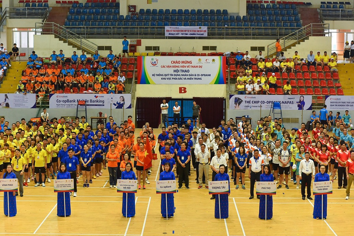 Toàn cảnh lễ khai mạc Hội thao.