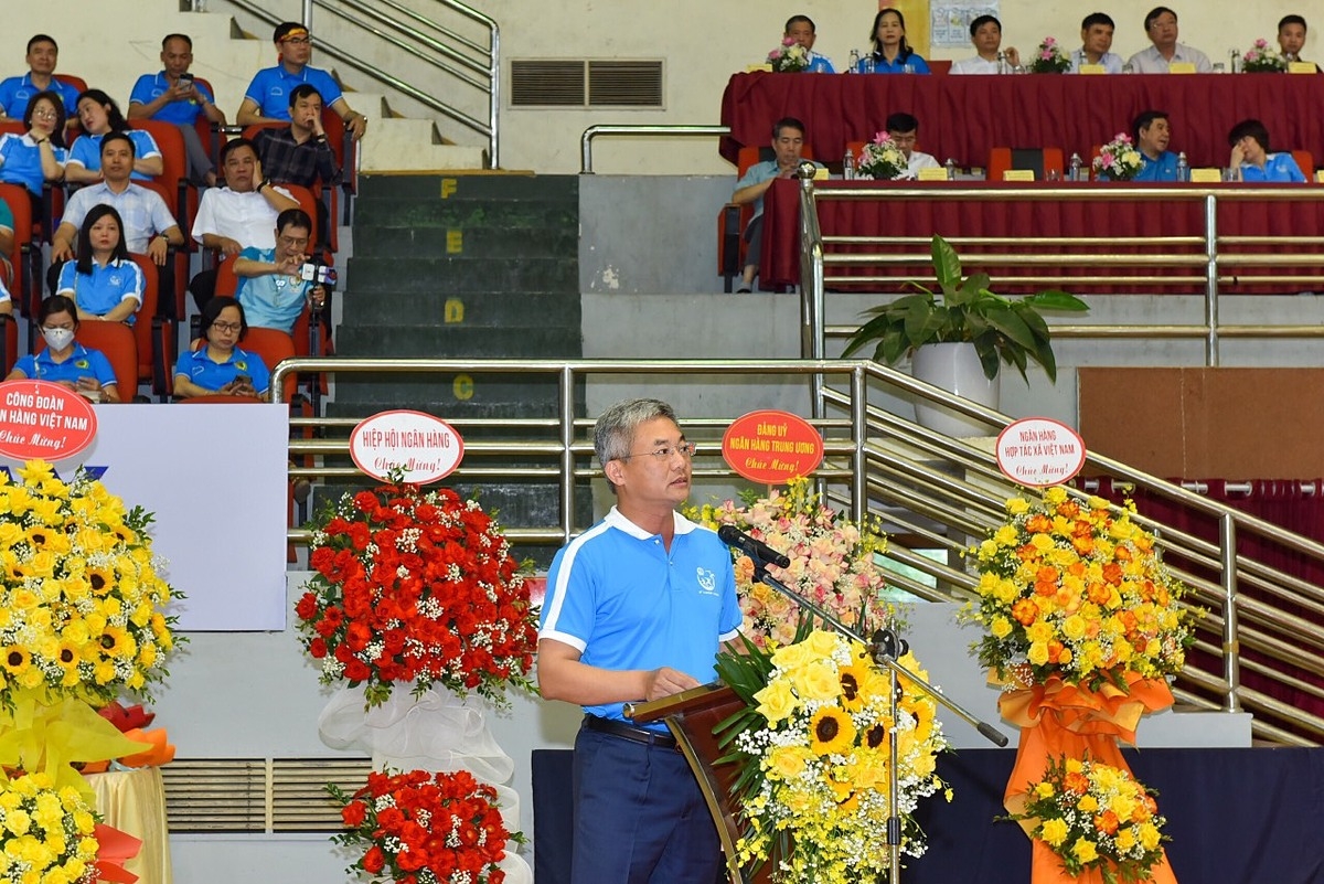 Ông Nguyễn Quốc Cường - Chủ tịch Hiệp hội QTDND Việt Nam, Chủ tịch HĐQT Co-opBank phát biểu khai mạc Hội thao