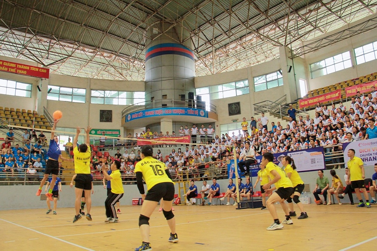 Ngay sau lễ Khai mạc, các vận động viên đã tiến hành thi đấu đầy sôi động và đẹp mắt.