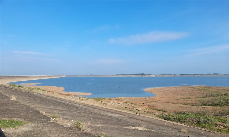 Hồ thuỷ điện Trị An tiệm cận mực nước chết (Ảnh: EVN)