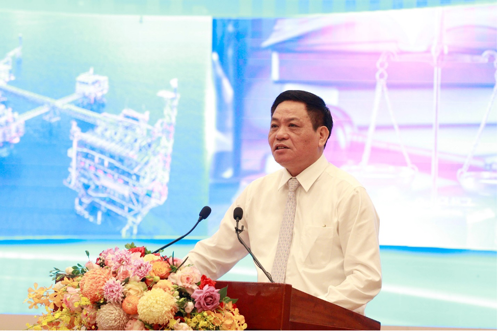 TS Trần Doãn Tiến, Tổng Biên tập Báo điện tử Đảng Cộng sản Việt Nam phát biểu đề dẫn.