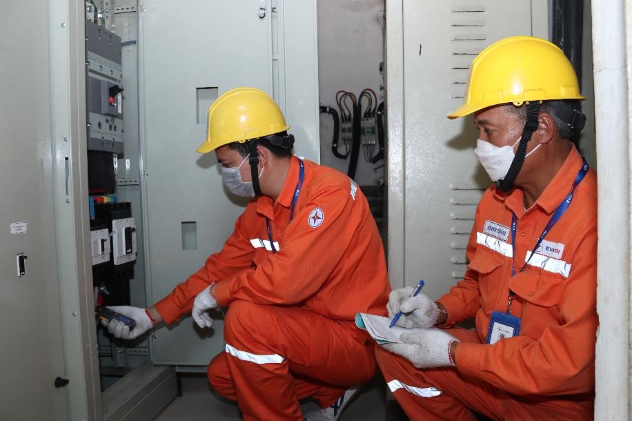 Giá điện đang là vấn đề mà nhiều người dân, doanh nghiệp quan tâm nhất là trong thời điểm nắng nóng dự báo lên đỉnh điểm.