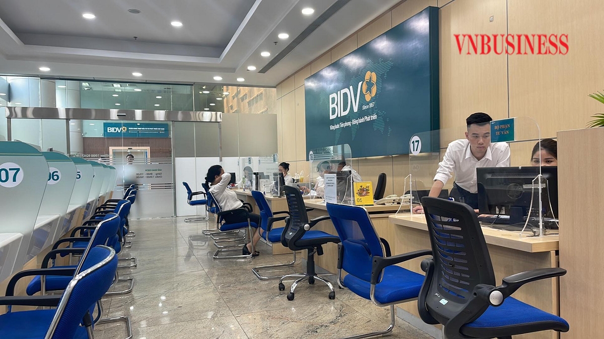 Nhiều ngân hàng đã giảm lãi suất cho vay, song nhiều doanh nghiệp vẫn đang phải vay với lãi suất cao.