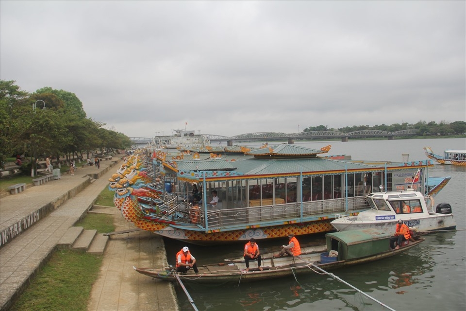 Nếu hết niên hạn, thuyền buộc phải dừng hoạt động theo quy định pháp luật.